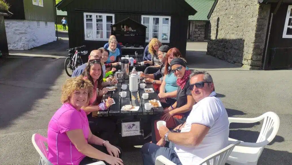 Haciendo un bocado en Tjornuvík