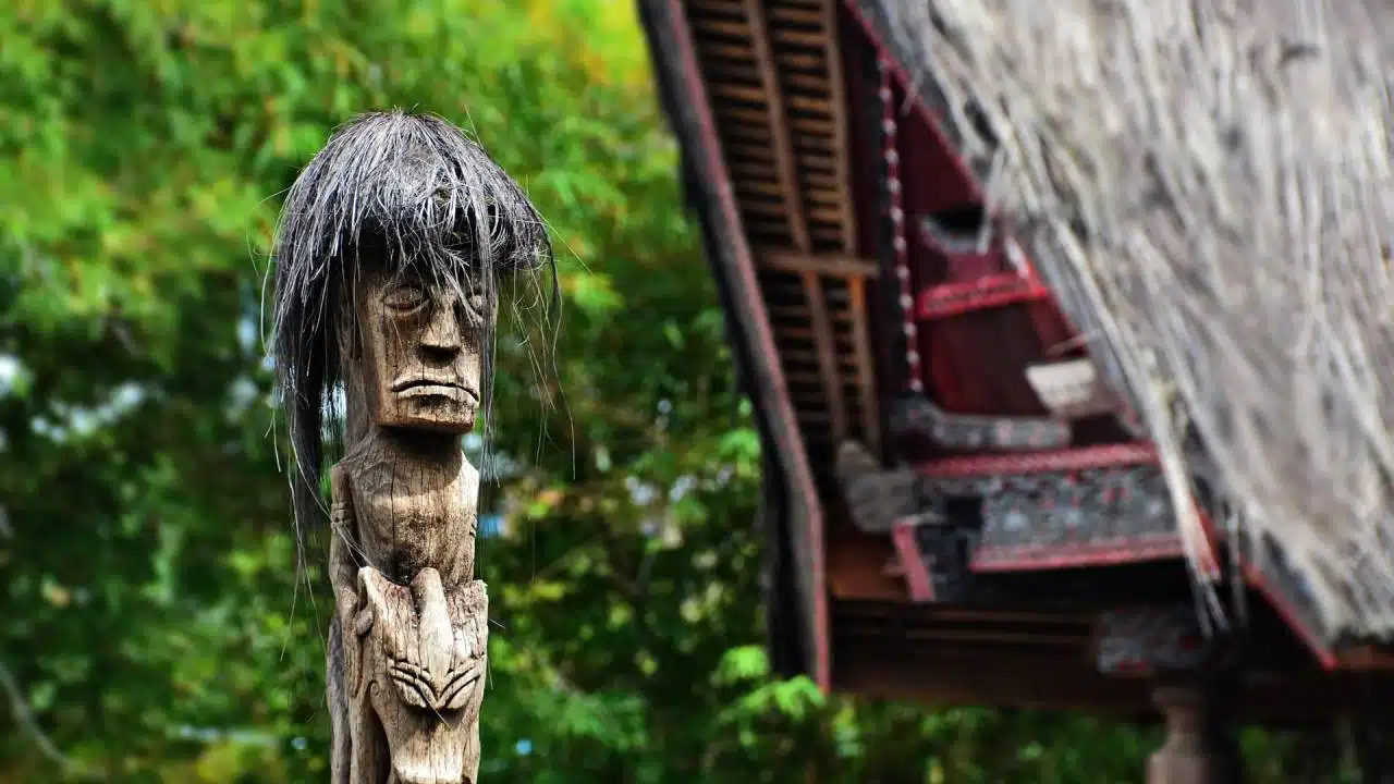 Casas tradicionales Batak en la isla de Samosir